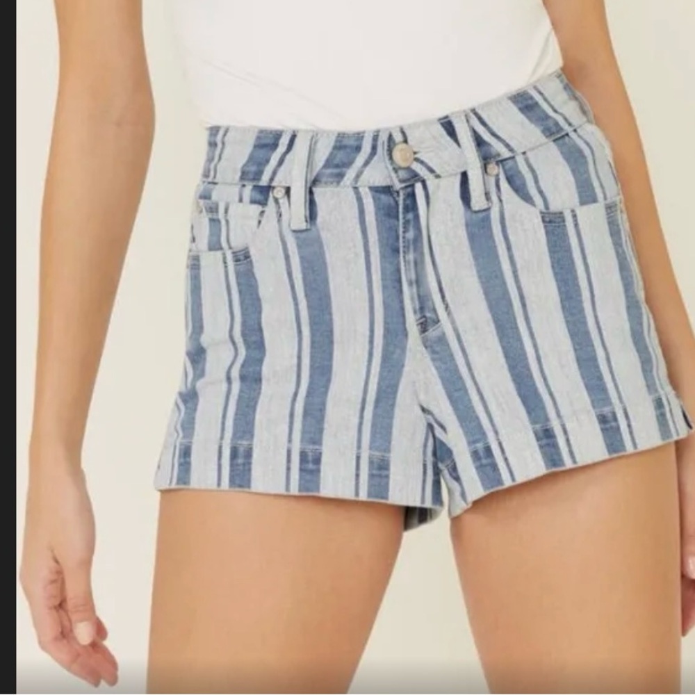 Shyanne country style two tone shorts size 30